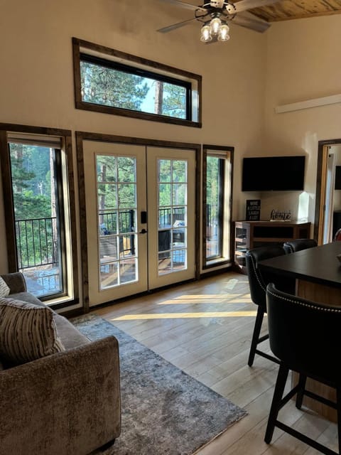 In the center of it all The Elkhorn Cabin Cabin in Keystone
