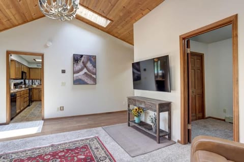 Rock Lodge Complete with Covered Parking House in Keystone