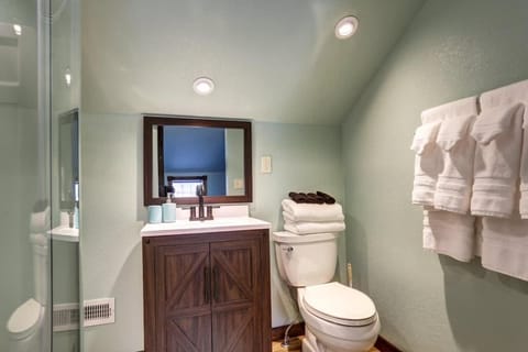 Grandma Goodnight's just 3 Miles from Mt-Rushmore House in Keystone