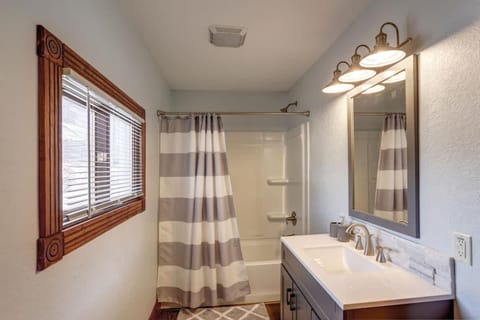 Grandma Goodnight's just 3 Miles from Mt-Rushmore House in Keystone