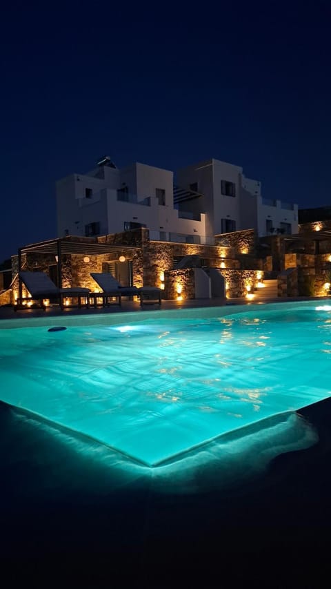 Property building, Night, Pool view, Swimming pool, sunbed