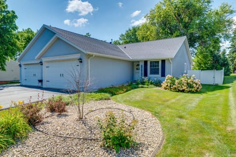 1 Mi to Beach Dog-Friendly Condo in Lake Mills! Apartment in Wisconsin