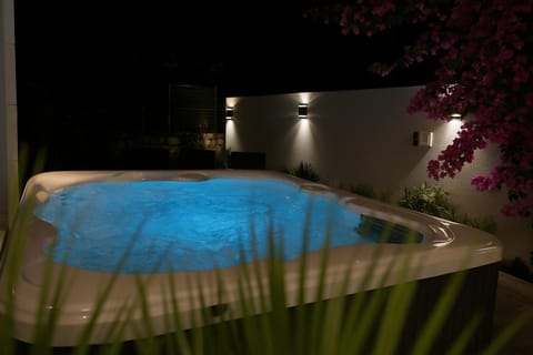 Hot Tub, Open Air Bath