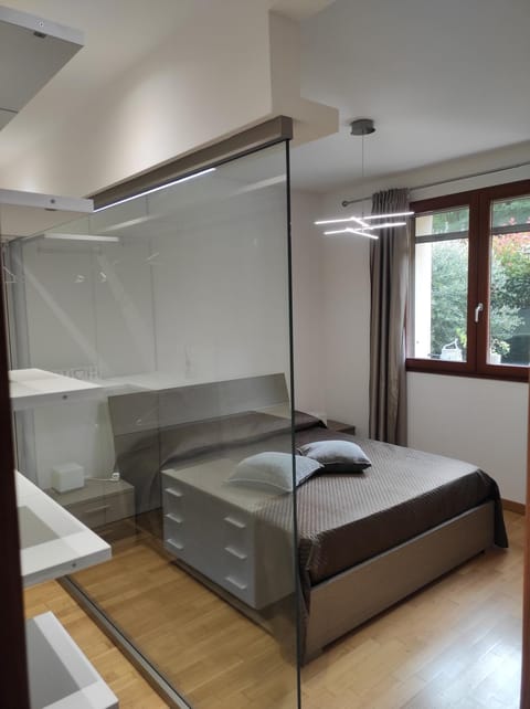 Bed, Bedroom, Garden view