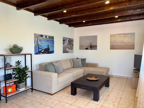 Living room, Seating area, air conditioner