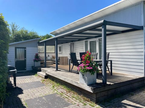 Property building, Garden, Balcony/Terrace, Dining area