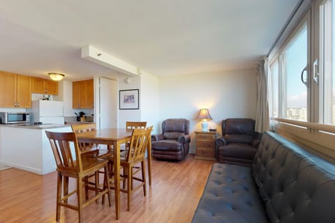 Island Colony 2202 - 30-Night Minimum Apartment in Honolulu