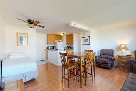 Island Colony 2202 - 30-Night Minimum Apartment in Honolulu