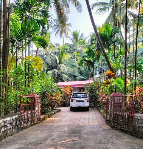 Property building, Natural landscape, Parking
