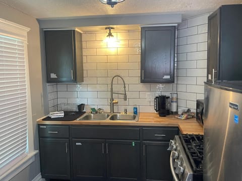 Spacious 1 Bedroom Duplex Apartment in Lansing