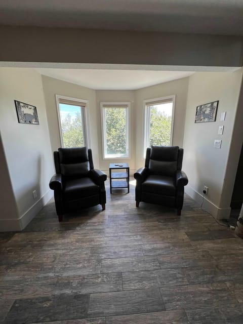 King Home- Mountain Oasis Pool & Views House in Idaho