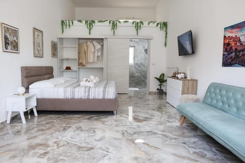 Bed, Living room, Photo of the whole room, Bedroom