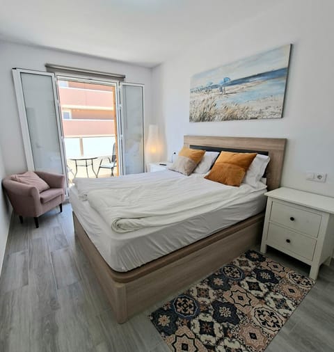 Bed, Photo of the whole room, Bedroom, towels, air conditioner