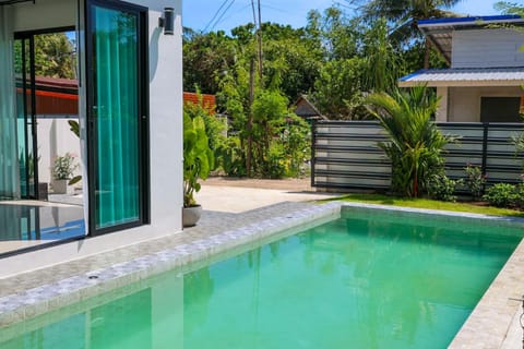 Modern 2BR Pool Villa - Near Ao Nang Beach Villa in Krabi Changwat