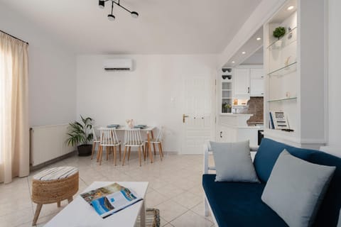 Living room, Dining area, air conditioner