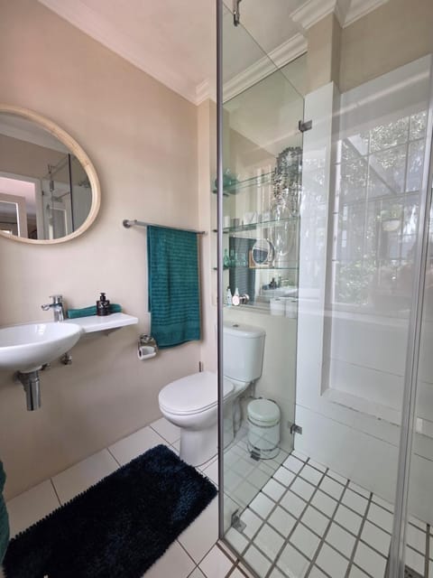 Striped Horse Guest House - Kenilworth Upper Bed and Breakfast in Cape Town