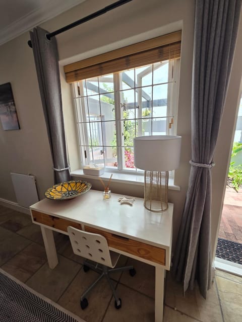 Striped Horse Guest House - Kenilworth Upper Bed and Breakfast in Cape Town