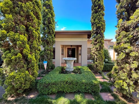 Property building, Day, Garden, Garden view
