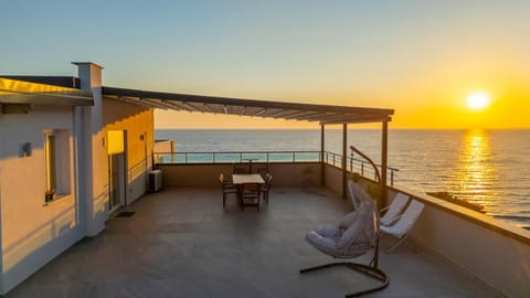 Balcony/Terrace, Dining area, Sea view, sunbed