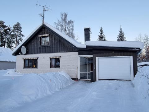 Property building, Day, Winter