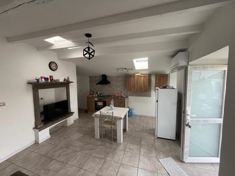 Kitchen or kitchenette, Dining area, pet friendly