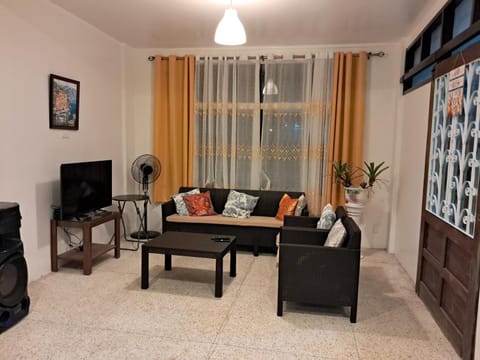 Communal lounge/ TV room, TV and multimedia, Living room, Seating area, Evening entertainment