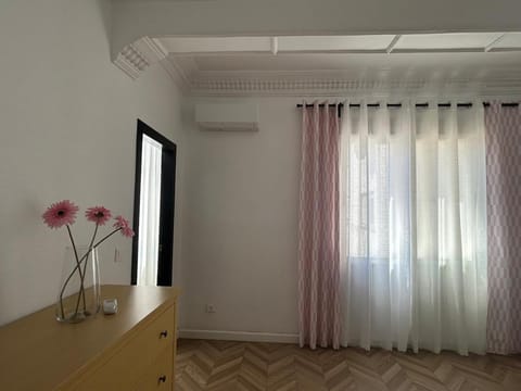 Bedroom, air conditioner