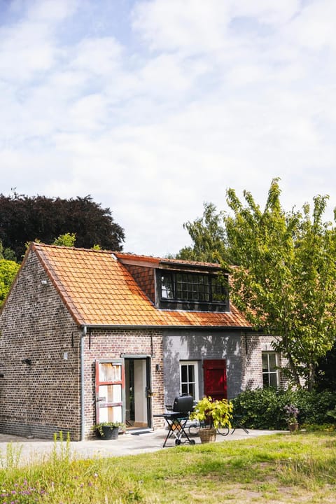 Property building, Spring, Day, Garden, Garden view