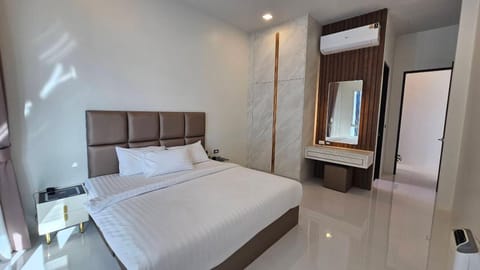 Brandnew 3BDR Pool villa with rooftop near Aonang Beach Villa in Krabi Changwat