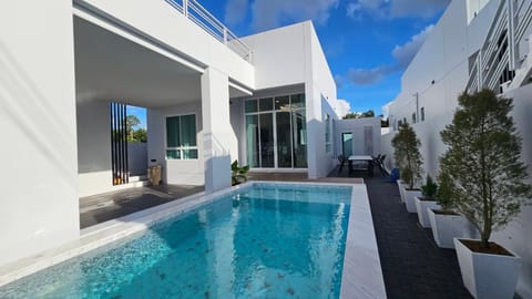 Balcony/Terrace, Swimming pool