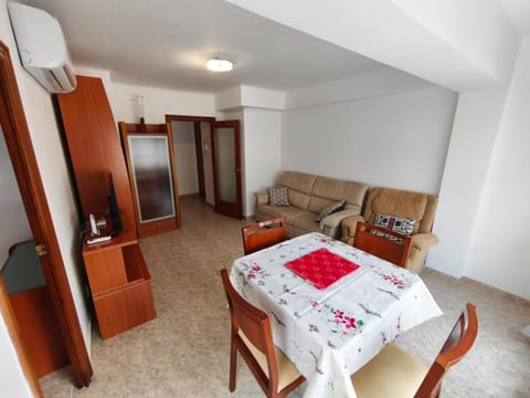 TV and multimedia, Living room, Dining area, air conditioner