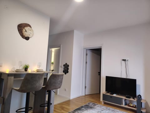 TV and multimedia, Dining area