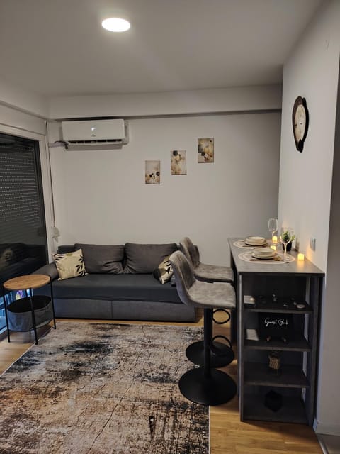 TV and multimedia, Living room, Seating area, Dining area, air conditioner