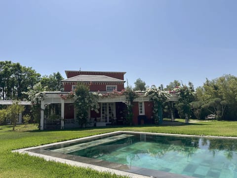 Property building, Garden, Swimming pool