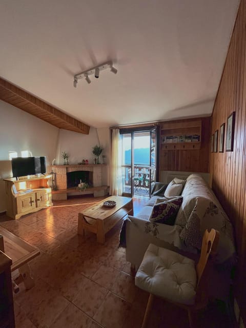 Day, Natural landscape, Balcony/Terrace, Living room, Seating area, Mountain view, Time of day, fireplace