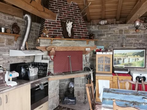 Coffee/tea facilities, Kitchen or kitchenette, Dining area