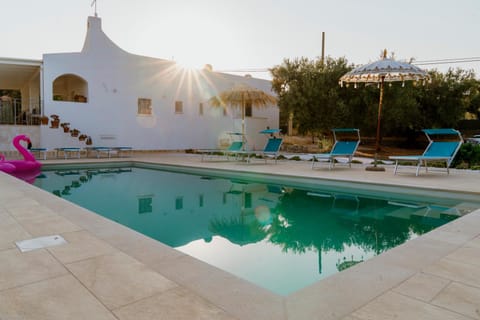 Day, Natural landscape, Pool view, Swimming pool, sunbed