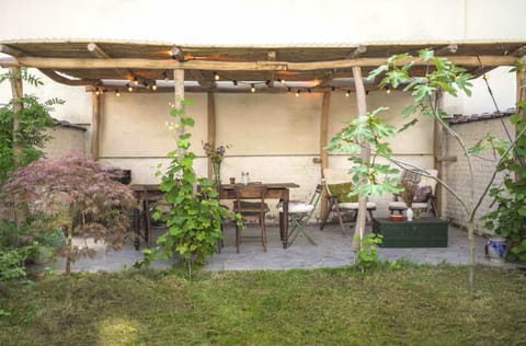 Cozy Room with Garden Vacation rental in Saint-Gilles