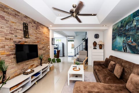 Communal lounge/ TV room, TV and multimedia, Living room, Seating area