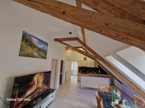 TV and multimedia, Kitchen or kitchenette, Living room