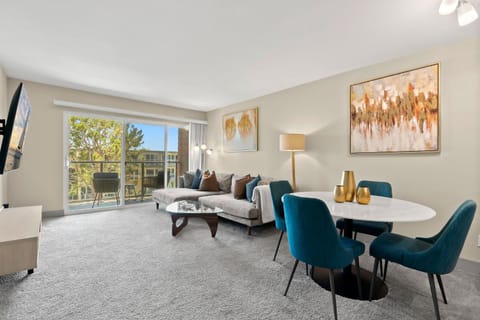 TV and multimedia, Balcony/Terrace, Living room, Decorative detail, Seating area, Dining area, furniture, internet, pet friendly, pet friendly, air conditioner