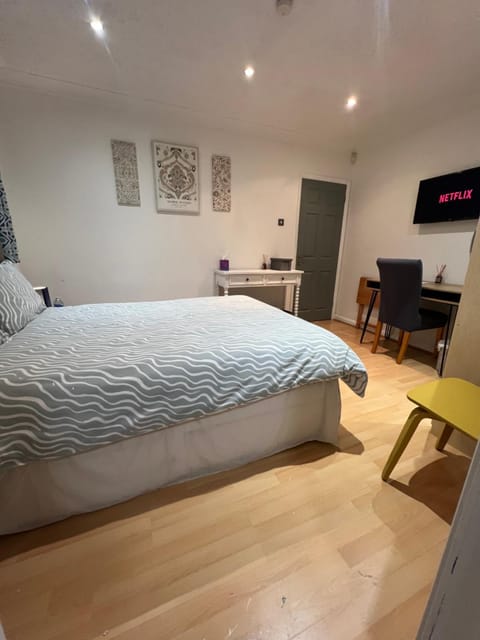 The Bungalow by SJP - Double Room Vacation rental in Kettering