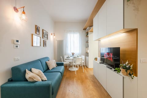 TV and multimedia, Living room, Dining area