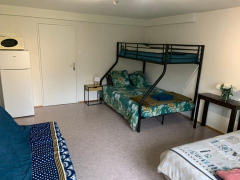 Chambre Spacieuse pour Familles ou Groupes 5 Pers plus Bébé Vacation rental in Strasbourg