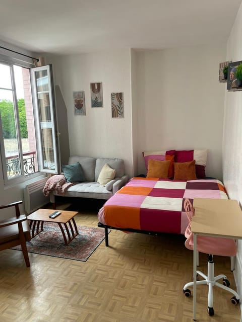 Bed, Living room, Seating area, Bedroom