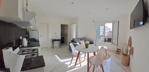 TV and multimedia, Kitchen or kitchenette, Living room