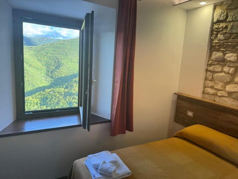 Bed, Natural landscape, Photo of the whole room, Bedroom, Mountain view