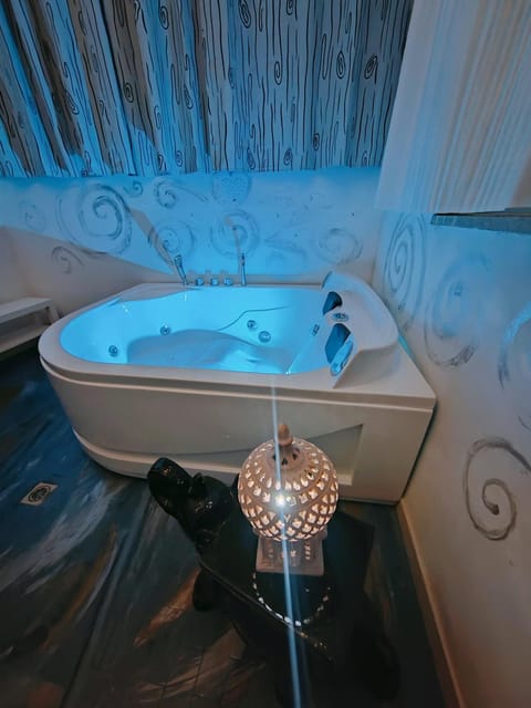 Hot Tub, Spa and wellness centre/facilities, Decorative detail, VIP