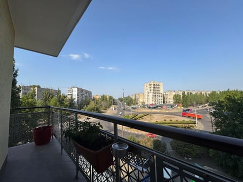 Property building, Balcony/Terrace, City view