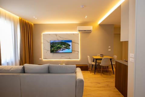TV and multimedia, Living room, Seating area, Dining area, air conditioner